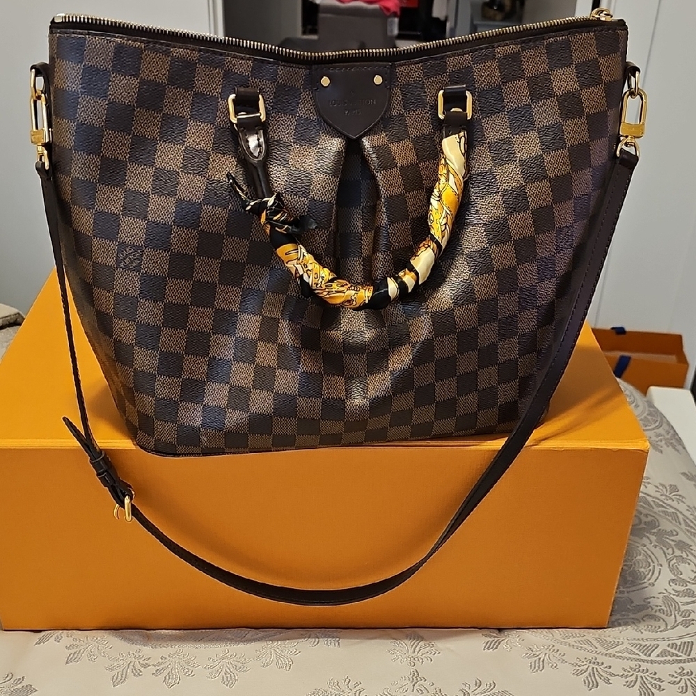 Authentic Louis Vuitton Siena GM Tote - Picture 2 of 9